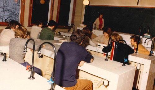 Laboratoire de sciences à l’Ermitage, années 1980